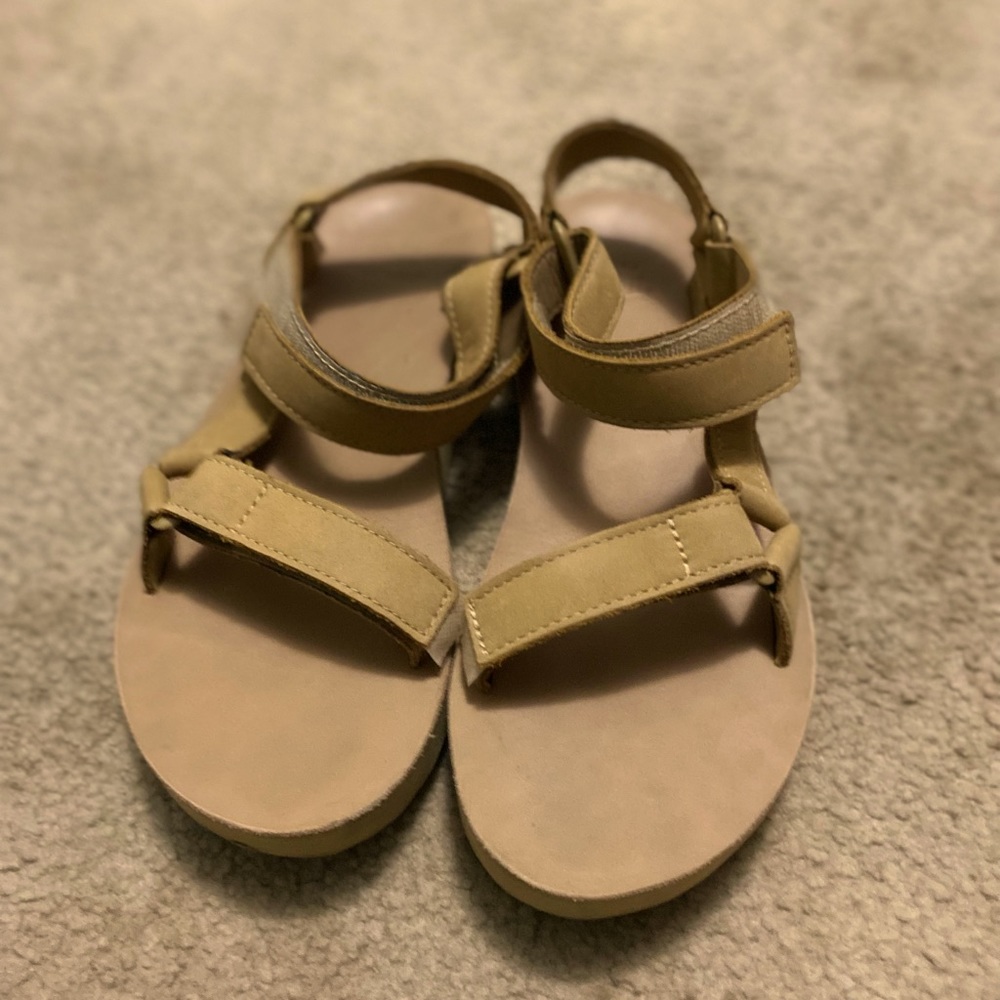 Tan leather Midform Teva sandals size 8